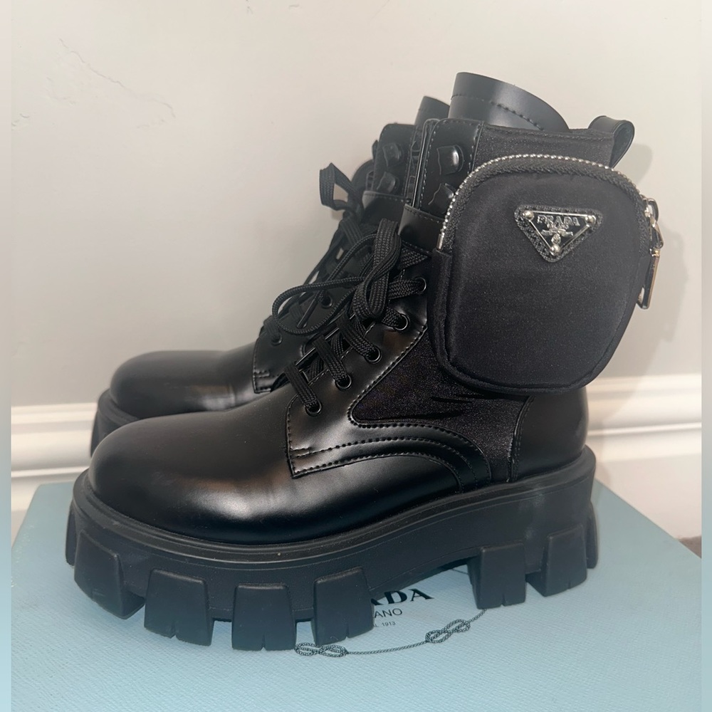 Combat boots